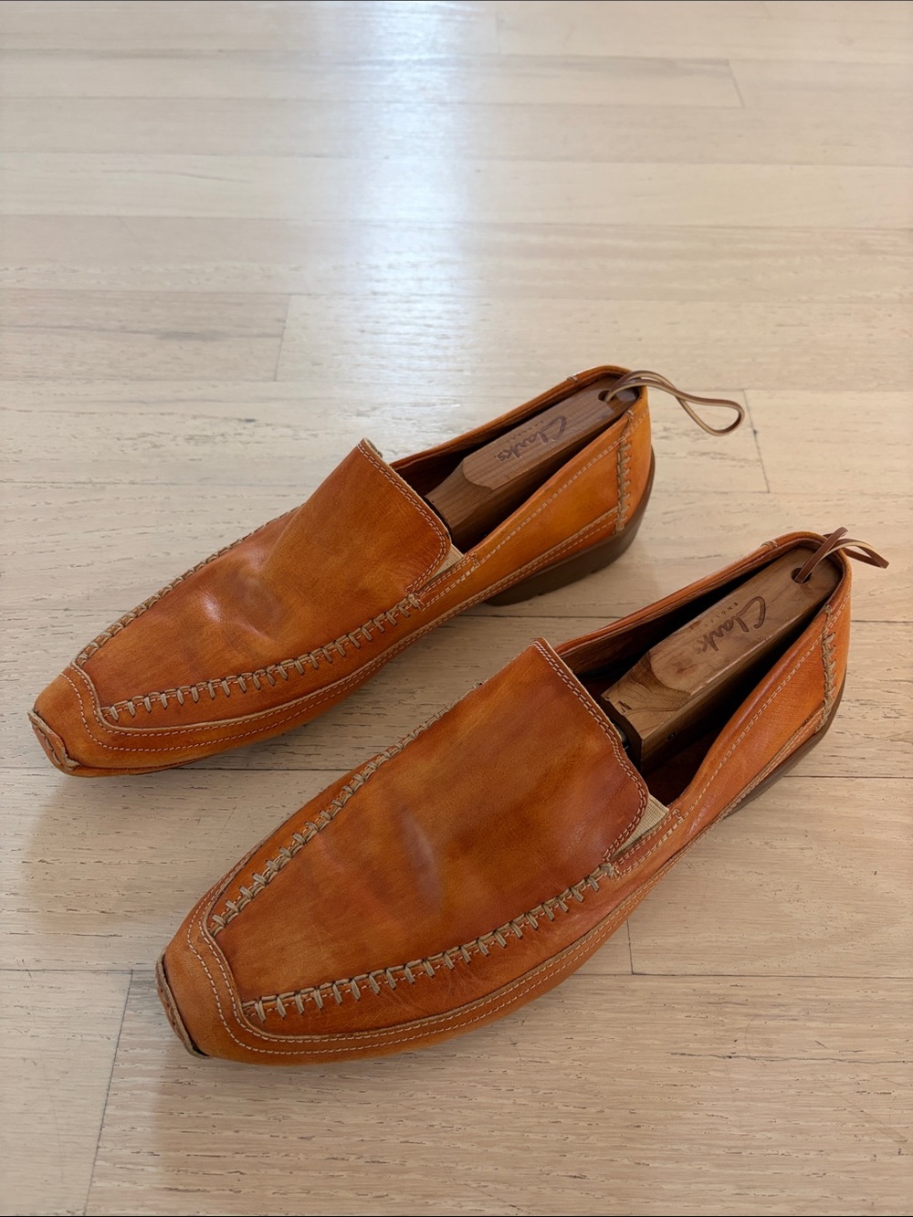 Vintage Bacco Bucci Mens Italian Leather Slip-On Loafers in Cognac Brown